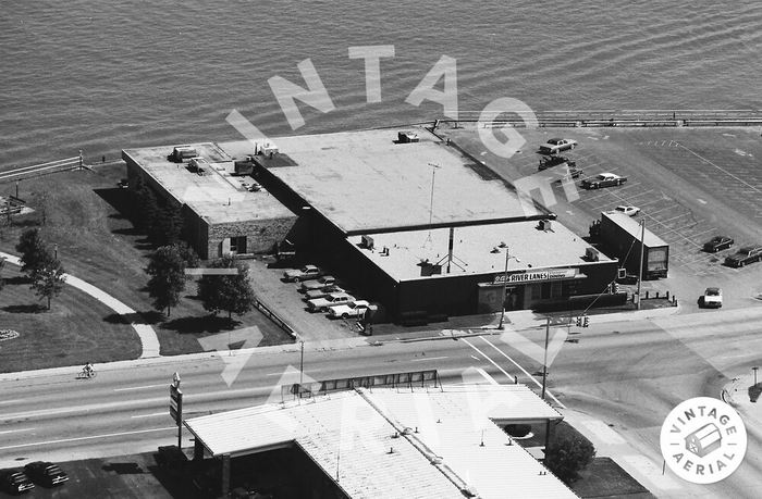 Voyageur Restaurant and Bowling Alley - Vintage Aerial